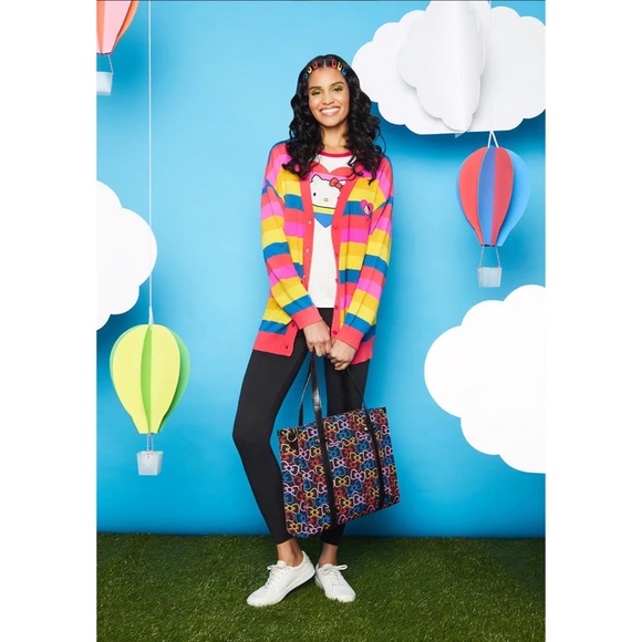 ModCloth x Hello Kitty Bows Camp Director Zipped Tote - Picture 8 of 8